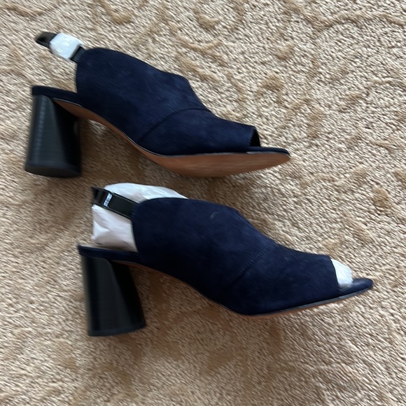 Donald Pliner NWOT navy suede heels - Picture 3 of 5